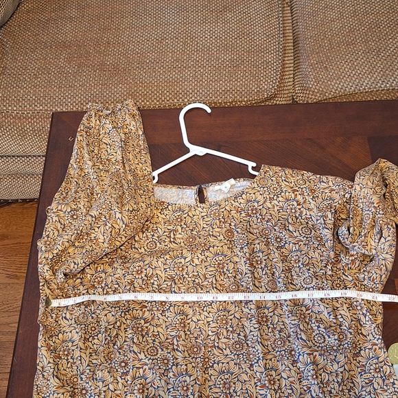 a.n.a Floral Patterned Blouse in Brown and Tan Bundle 2 For $10 - Picture 4 of 4